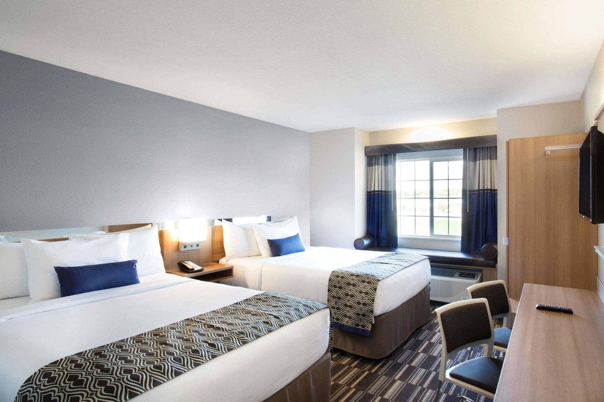 Microtel & By Wyndham Vernal/naples