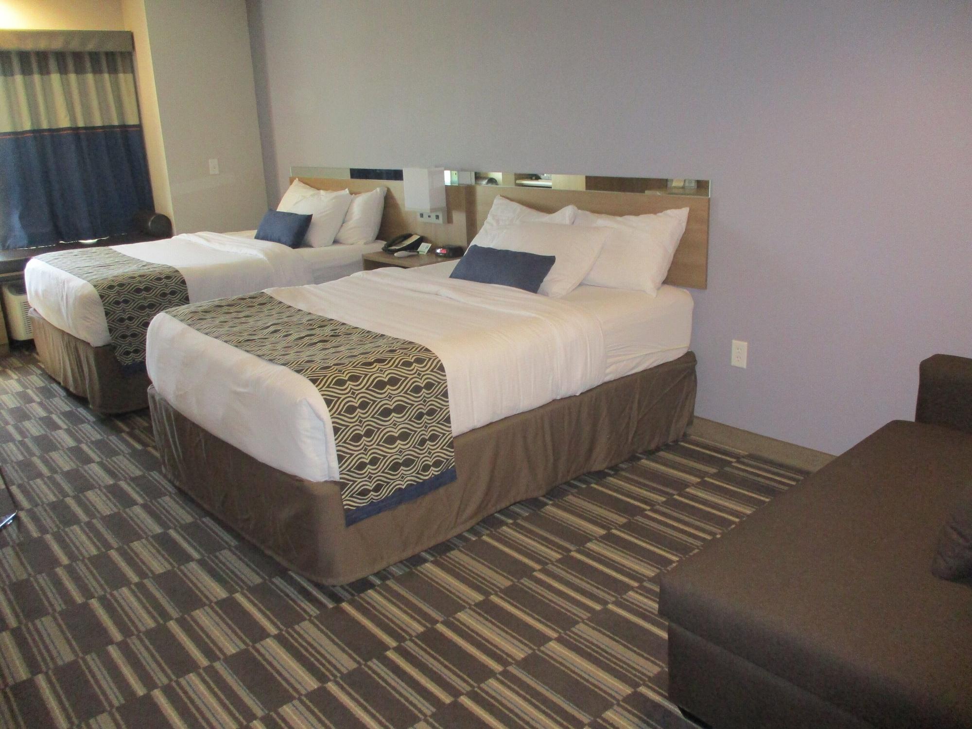 Microtel & By Wyndham Vernal/naples Hotel