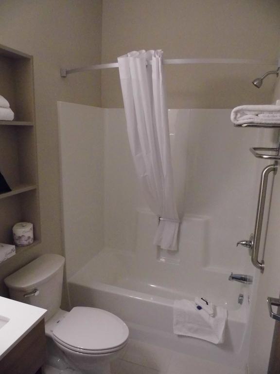 Microtel & By Wyndham Vernal/naples Hotel