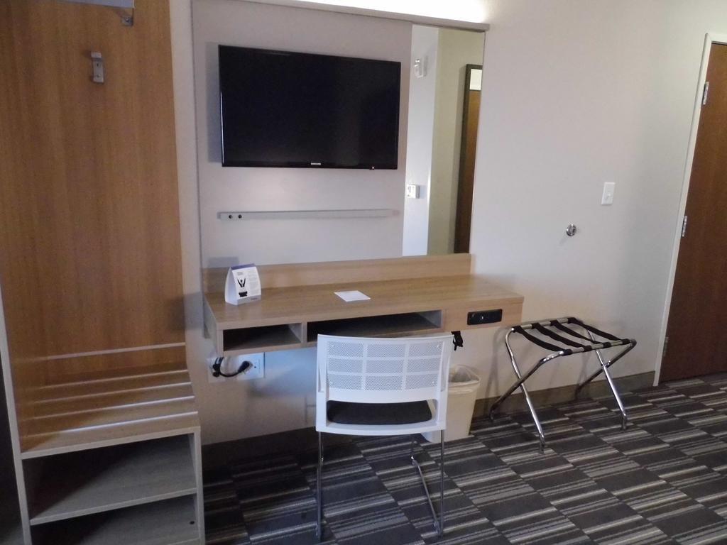 Hotel Microtel & By Wyndham Vernal/naples 2*