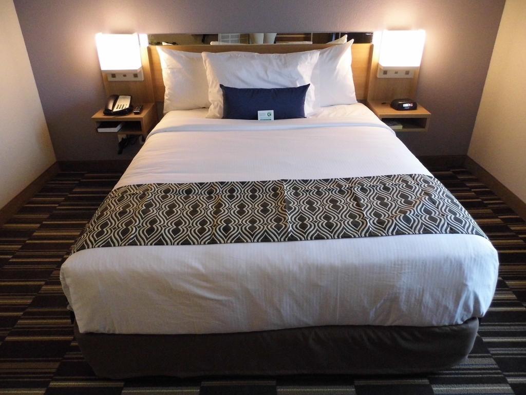 Microtel & By Wyndham Vernal/naples 2*