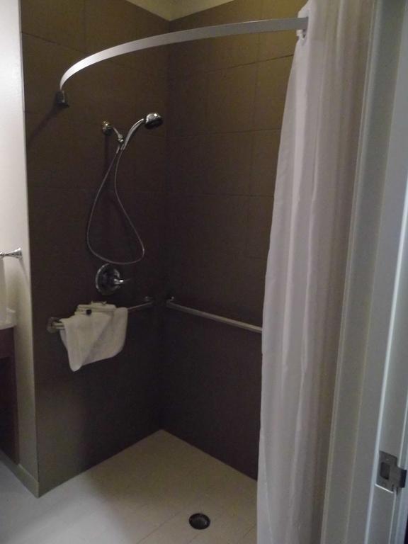 Microtel & By Wyndham Vernal/naples 2*