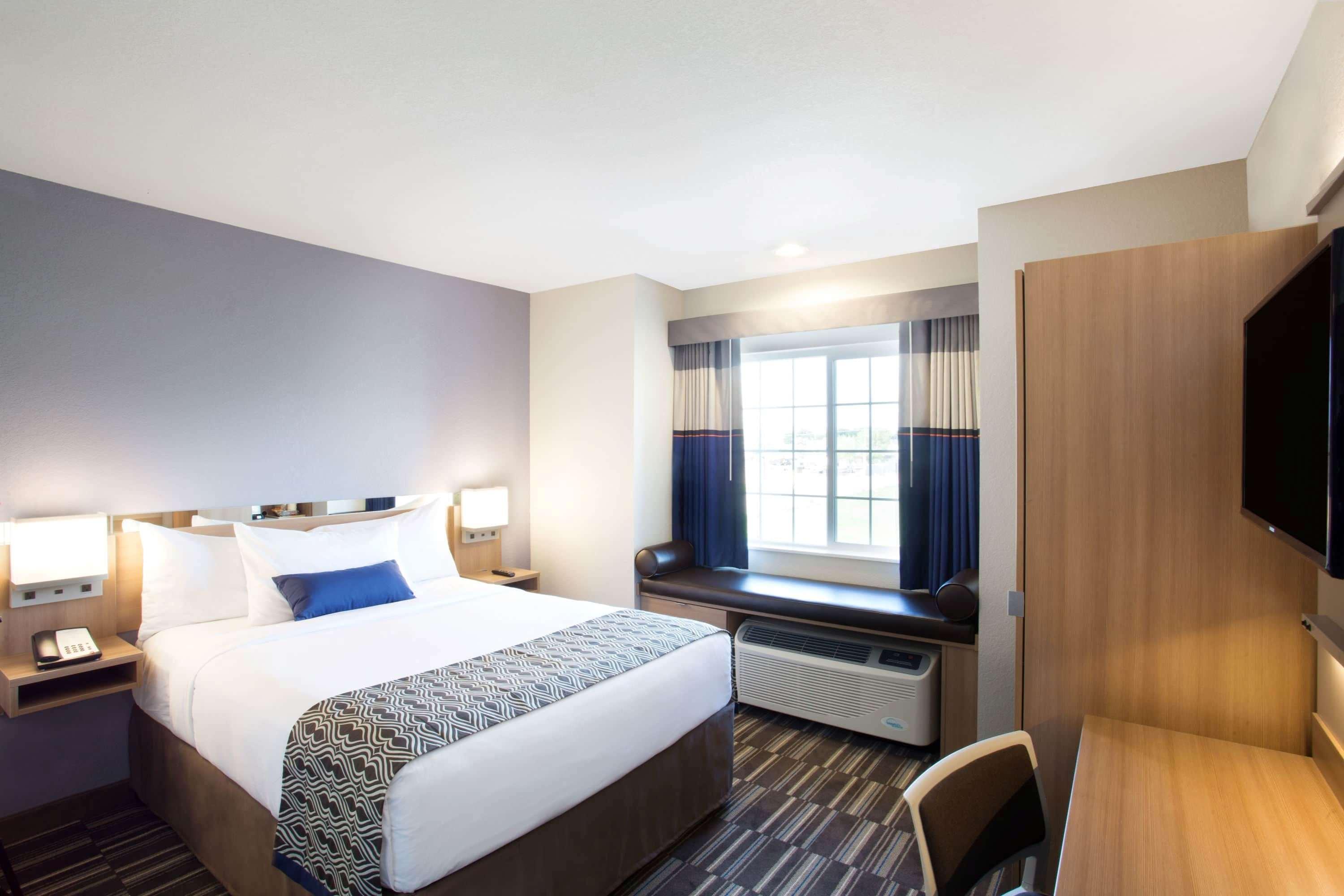 Microtel & By Wyndham Vernal/naples Vernal