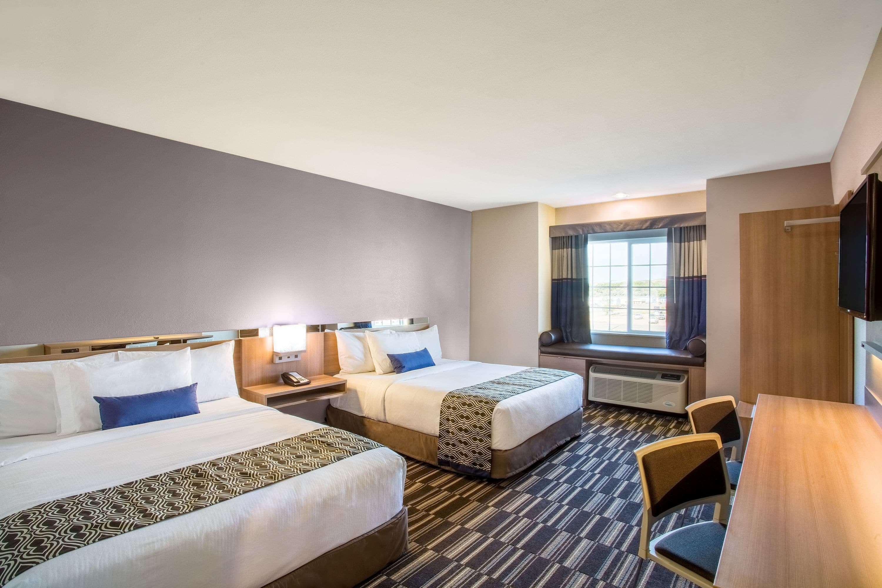 Microtel & By Wyndham Vernal/naples