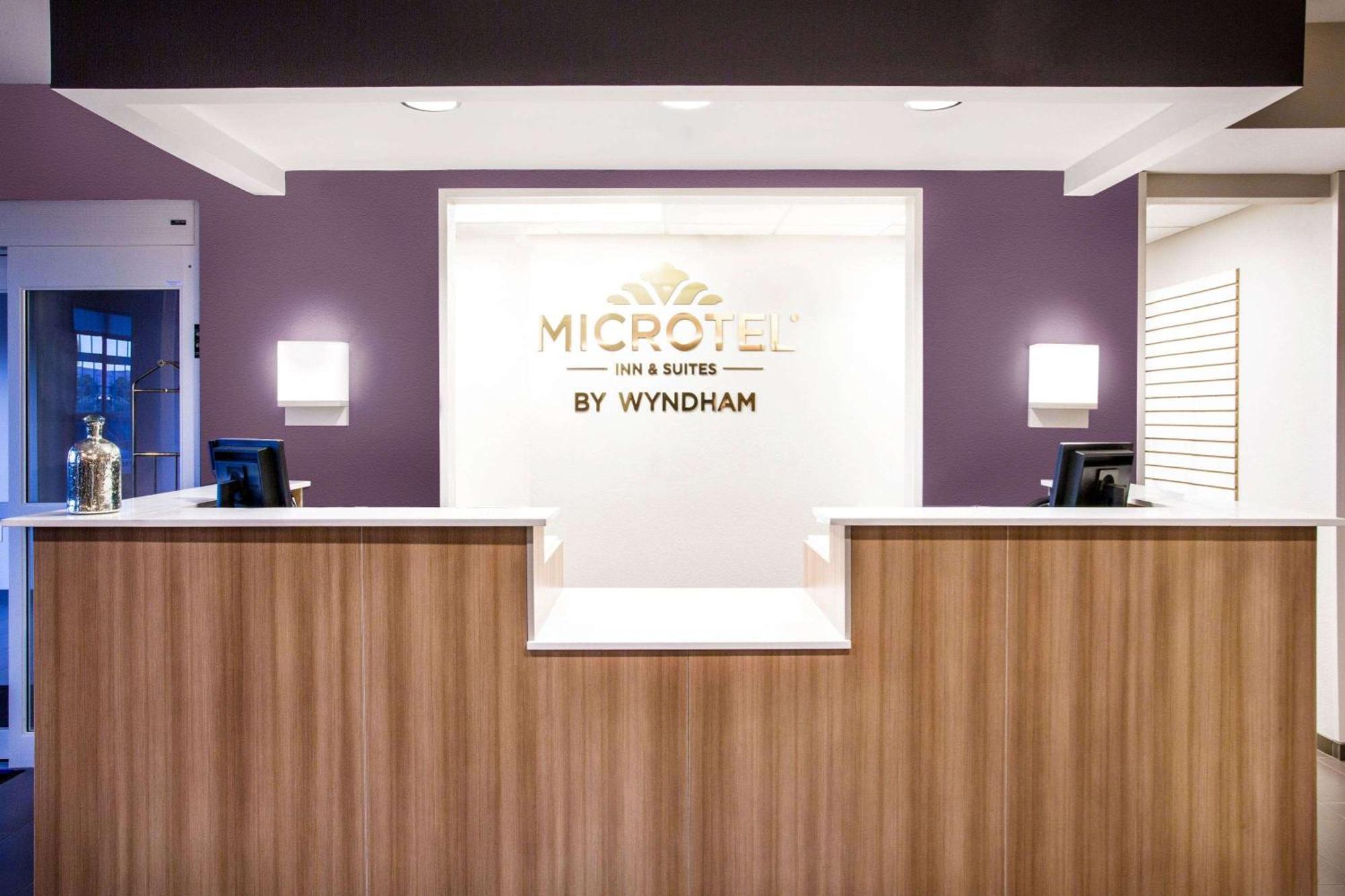 Microtel & By Wyndham Vernal/naples Hotel