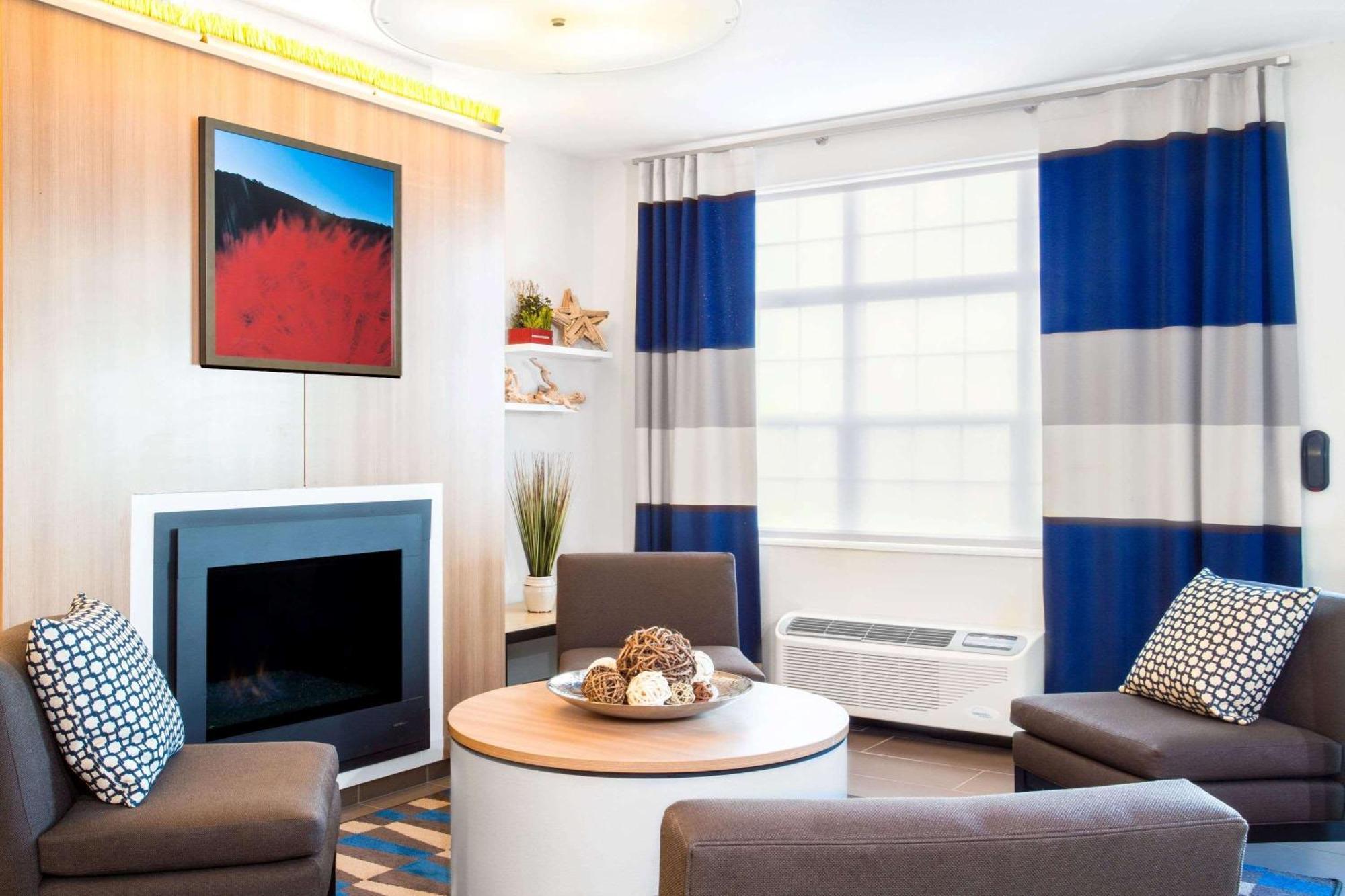 Microtel & By Wyndham Vernal/naples Hotel