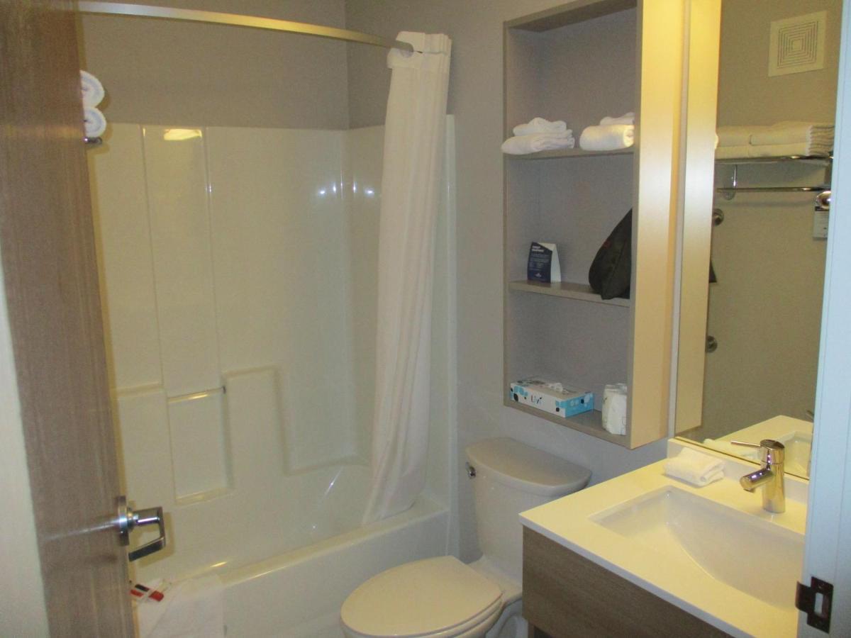 Microtel & By Wyndham Vernal/naples 2*